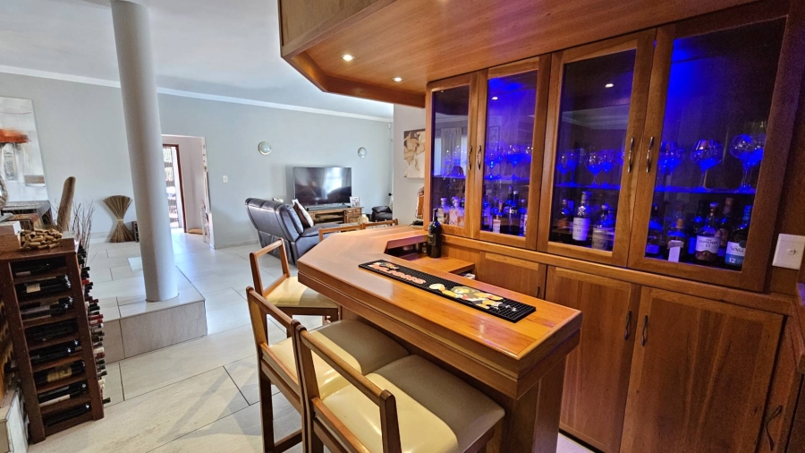 4 Bedroom Property for Sale in Ifafi North West